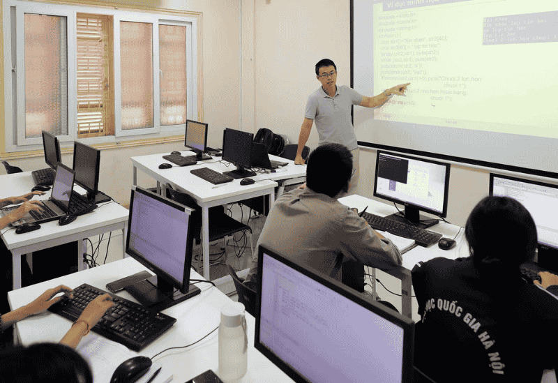 Bùng Nổ Nhu Cầu Mua Sắm Thiết Bị Công Nghệ Cho Ngành Giáo Dục Năm 2025