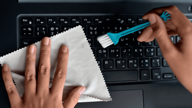 Cách vệ sinh laptop đúng cách tại nhà