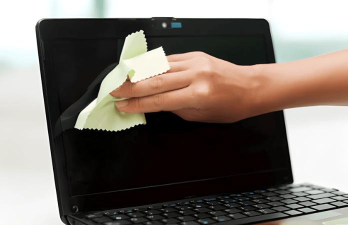 Cách vệ sinh laptop đúng cách tại nhà