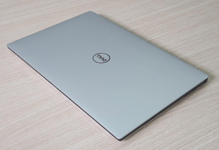 Tại sao nên mua laptop chính hãng thay vì xách tay?